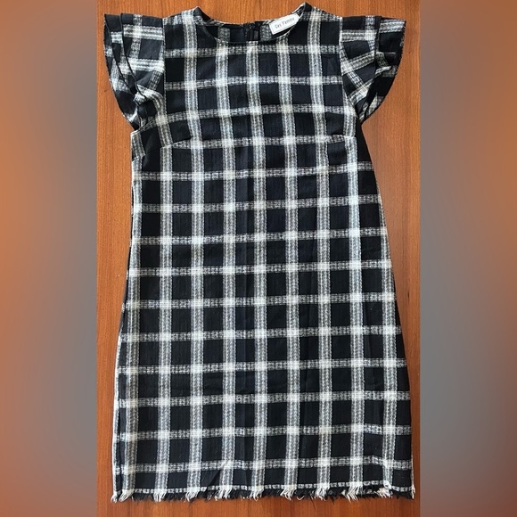 Ces Femme Dresses & Skirts - 🖤 Ces Femme Plaid Ruffle Sleeve Shift Dress – Black & White, Size S